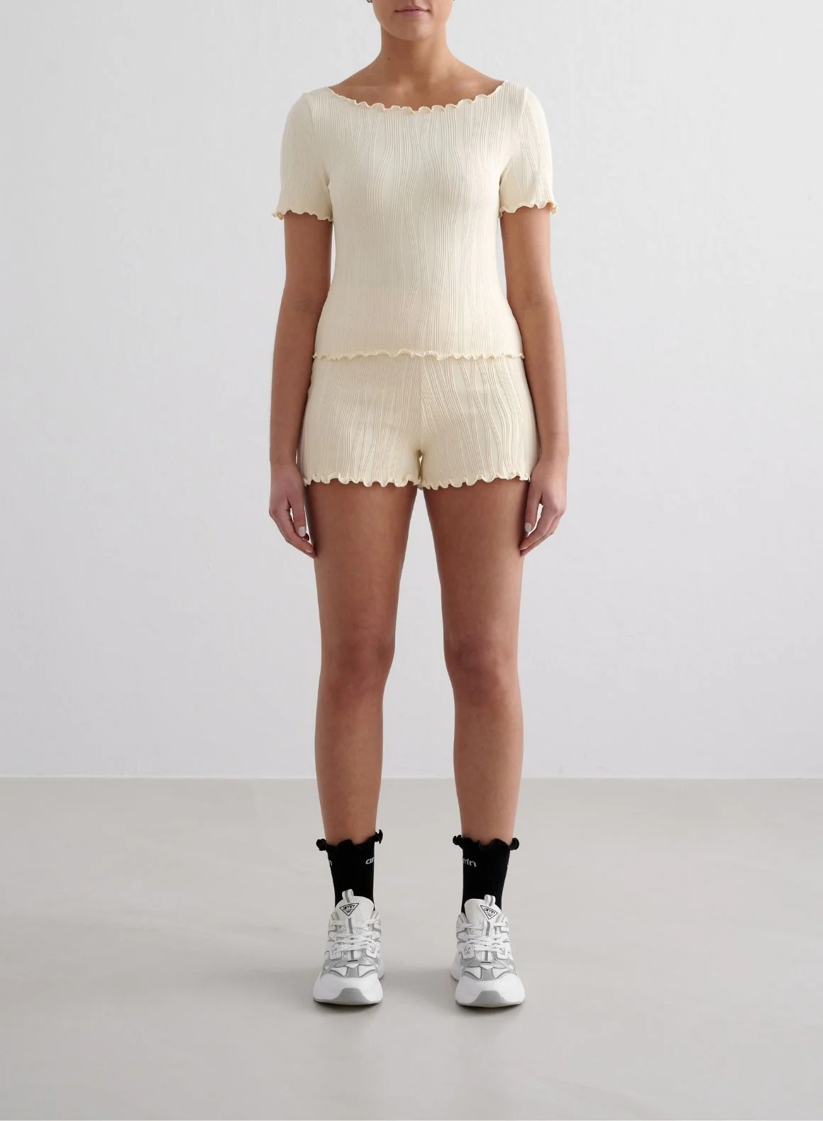 Almond White Tulip Short Sleeve Top - Image 3