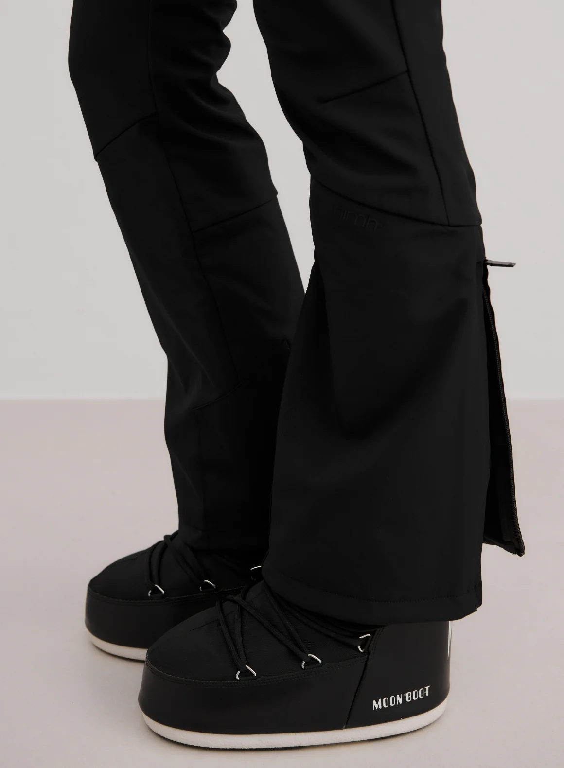 Black Cortina Ski Set - Image 5