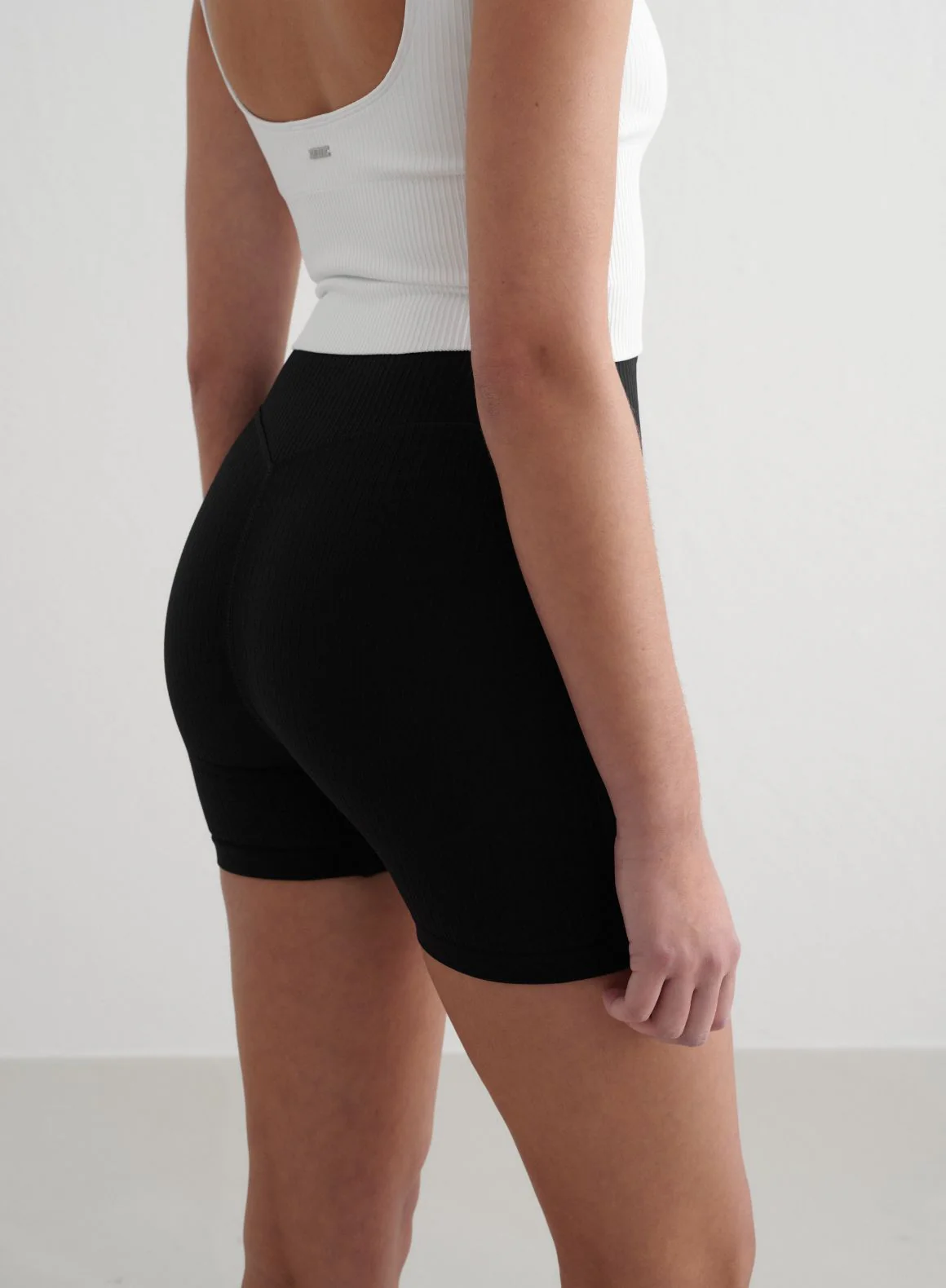 Black Ribbed Seamless Midi Biker Shorts - Image 5