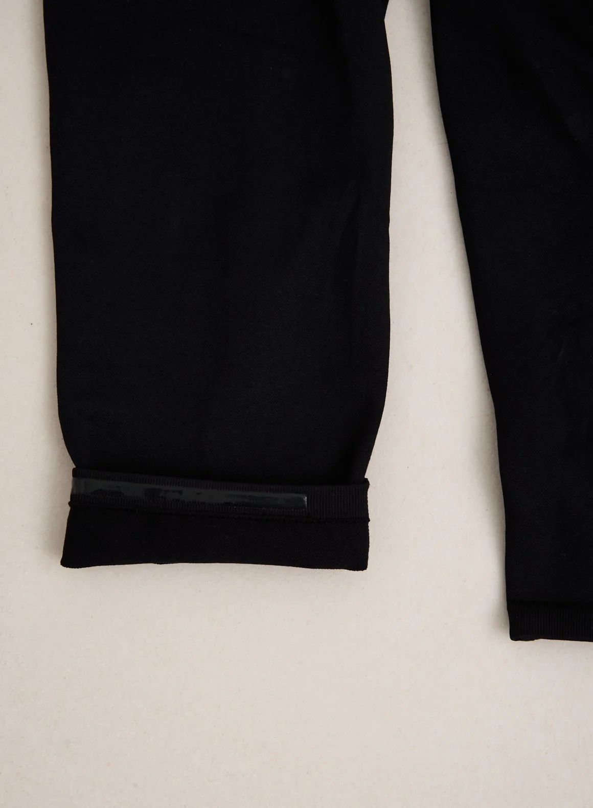 Black Shape Seamless Capri Tights - Image 5