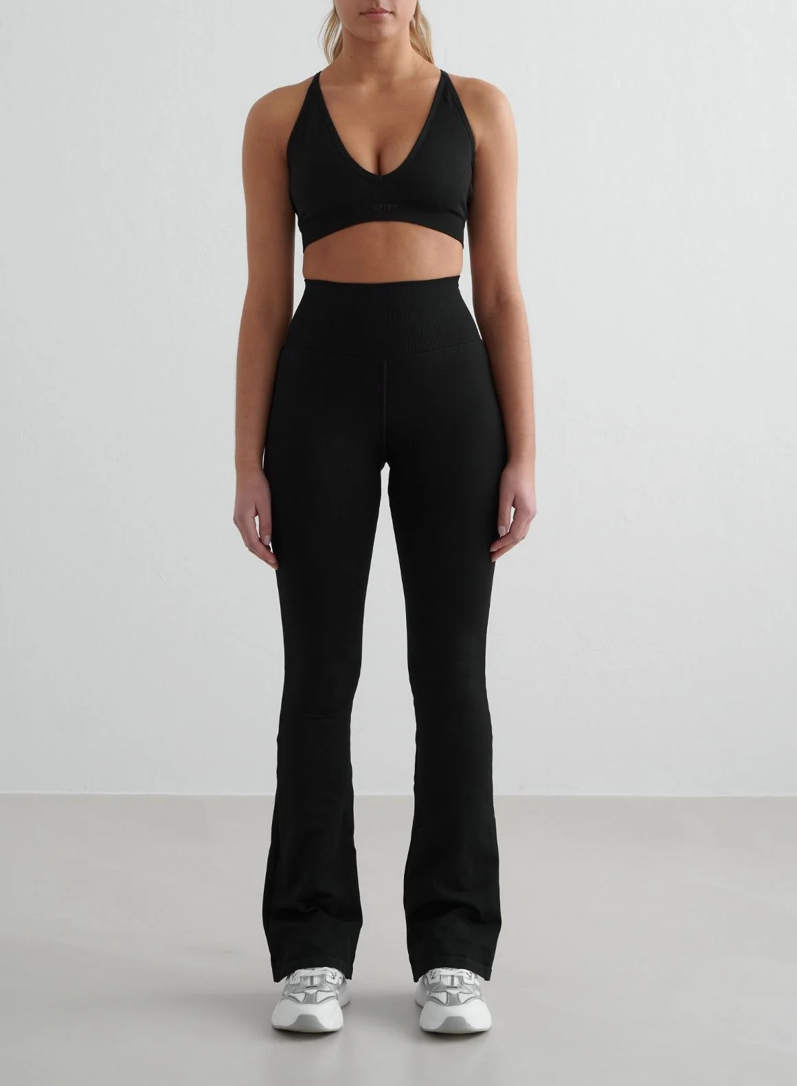 Black Shape Seamless Cross Back Bra - Image 4