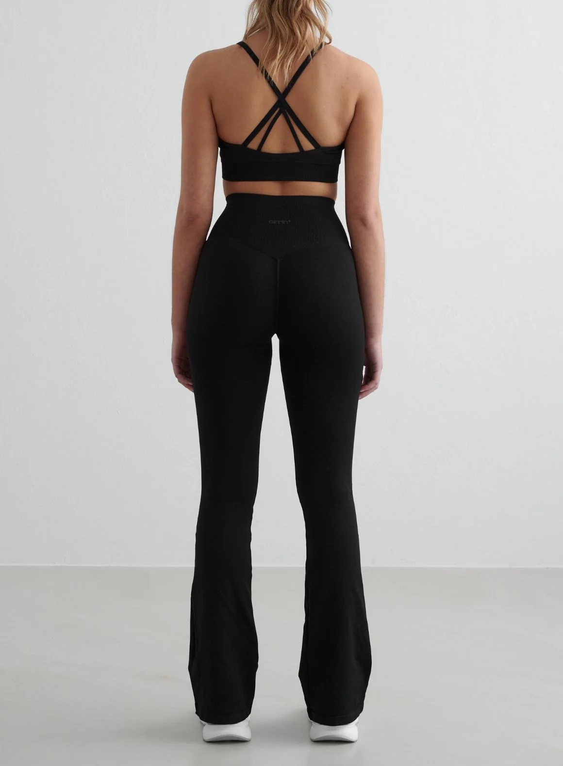 Black Shape Seamless Cross Back Bra - Image 5