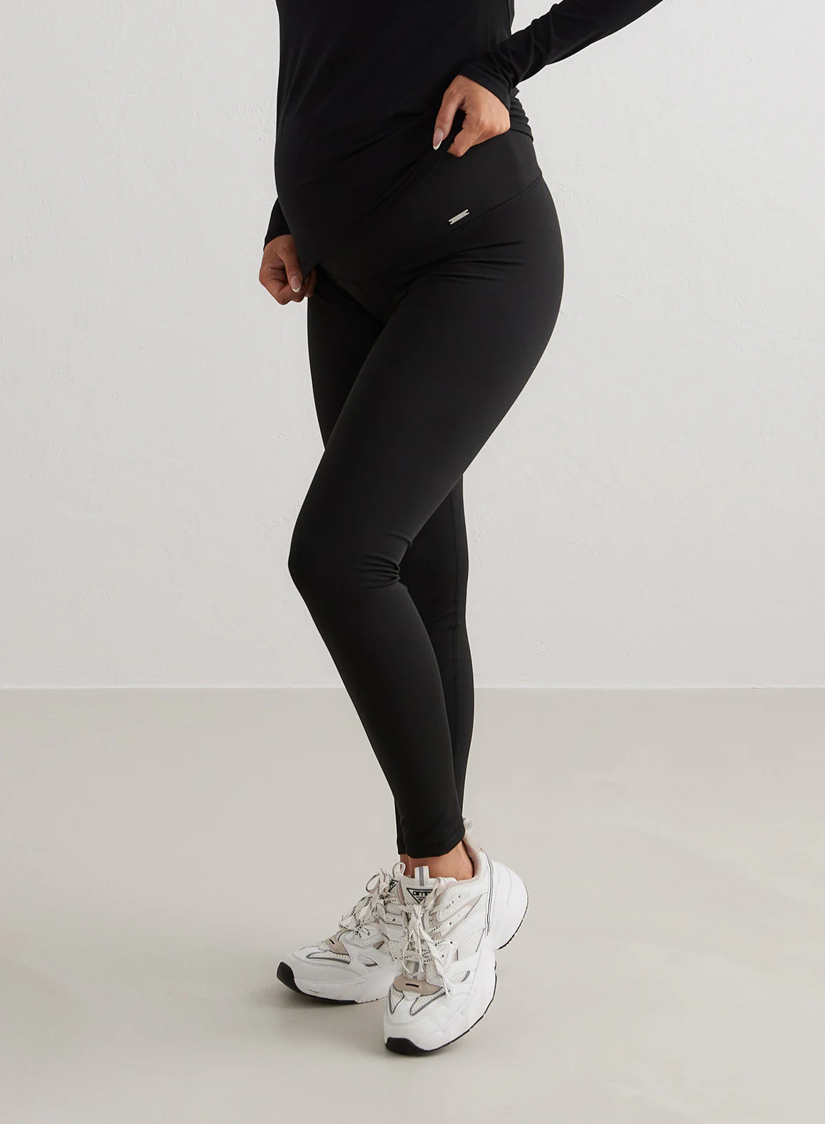 Black Warming Maternity Tights - Image 4